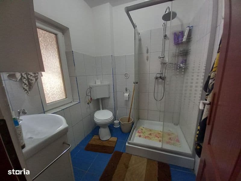 Str. 8 Martie, casa cu 3 camere si 450 mp teren !