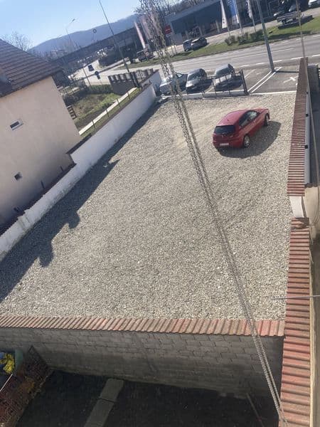 Inchiriez parcare  450 mp ,zona comerciala,vis a vis de Suzuki