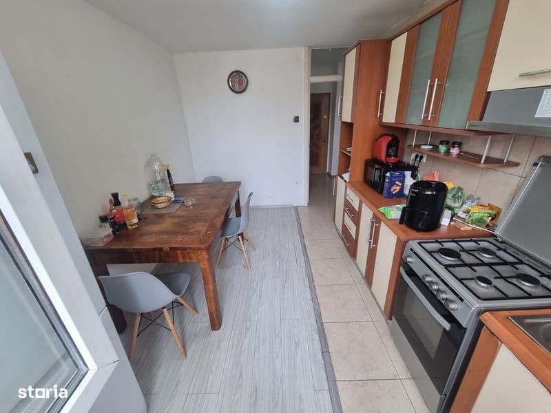 Apartament 4 camere,2 băi,balcon,81 mp,Deva-zona Gojdu