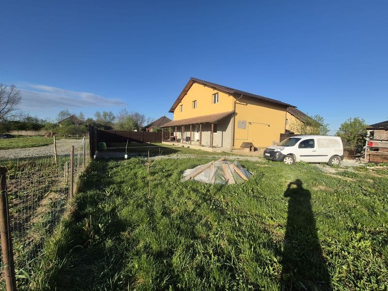 Vănd casă parter plus mansardă de 398mp în loc Săcălăseni