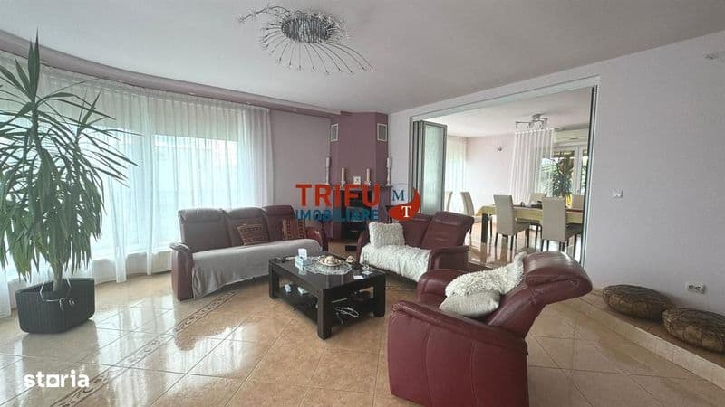 Casa de vanzare 5 camere 1426 mp teren zona Cetate
