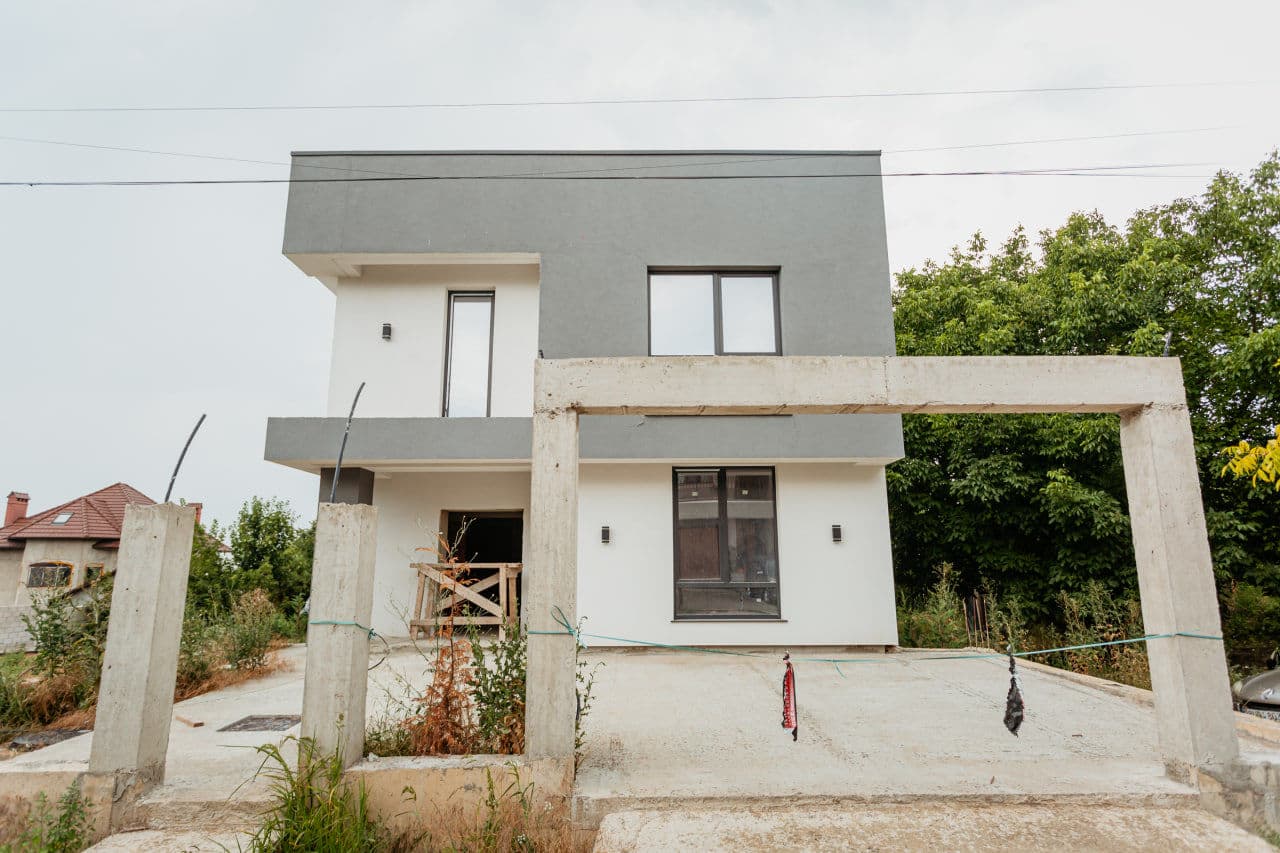 Casă 280 m² pe teren 3 ari