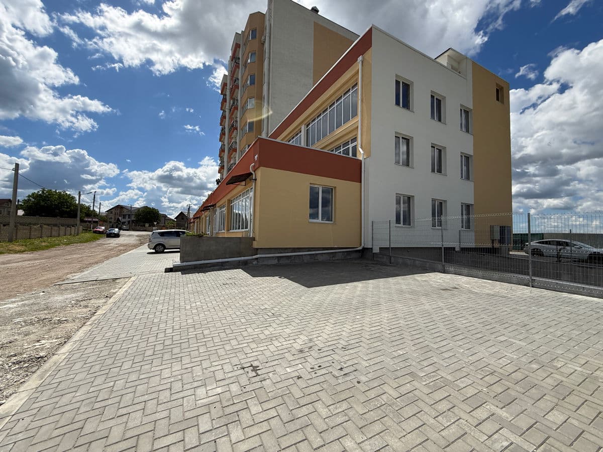 648 m², Spațiu universal