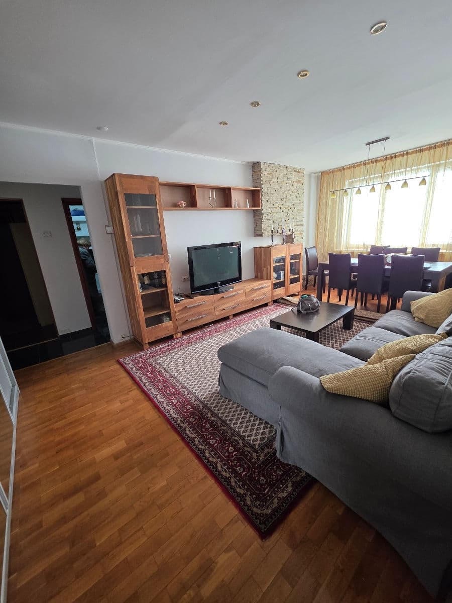 Apartament cu 3 camere, 70 m², 5 etaj