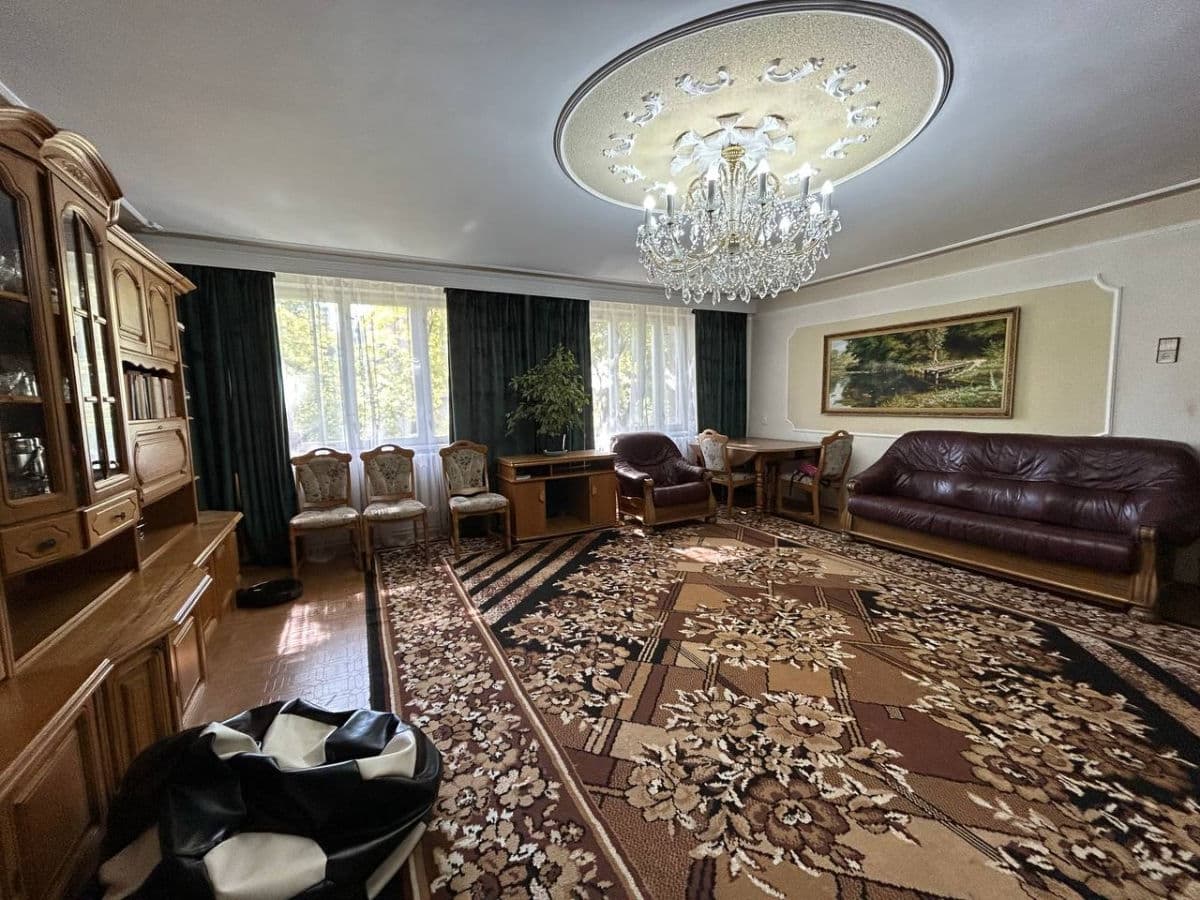 Apartament cu 5 camere sau mai multe, 160 m², 3 etaj