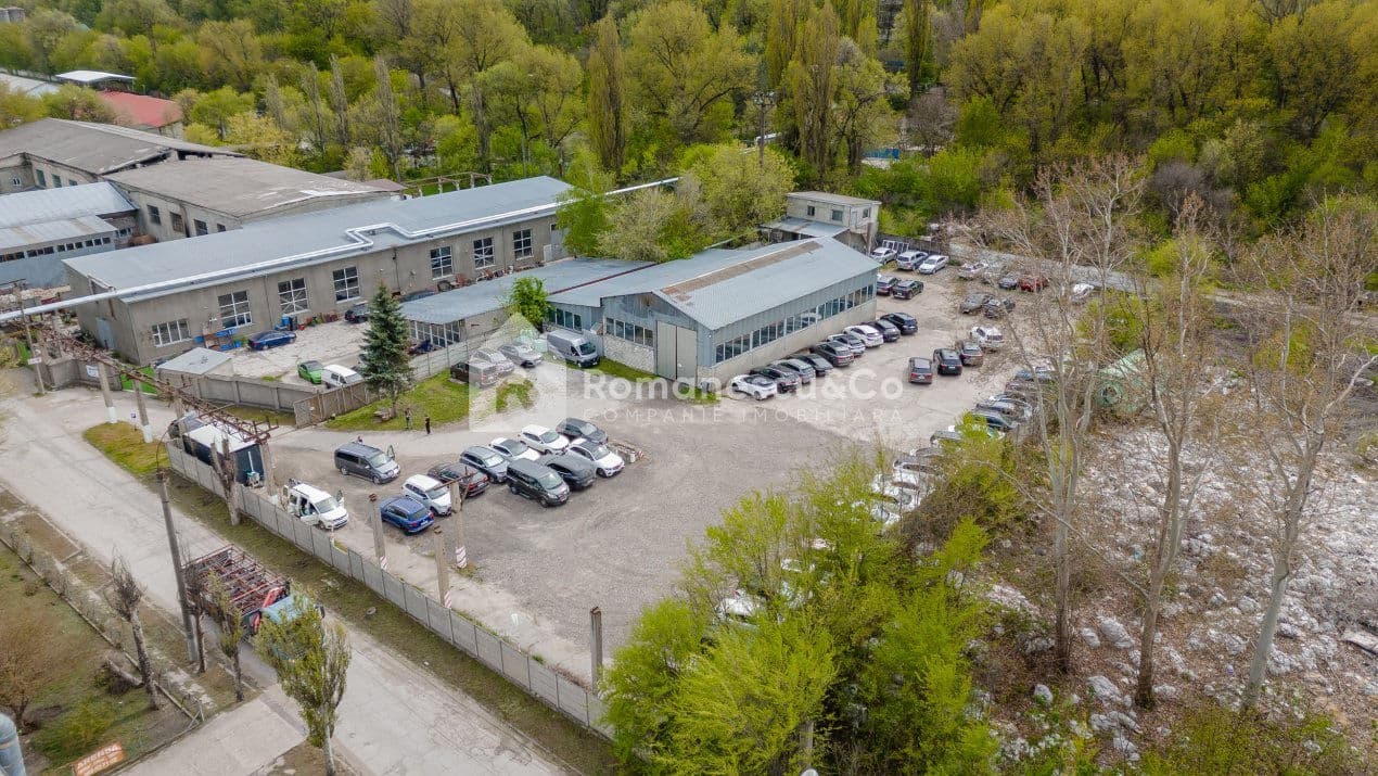 40 ari, Teren pentru construcții