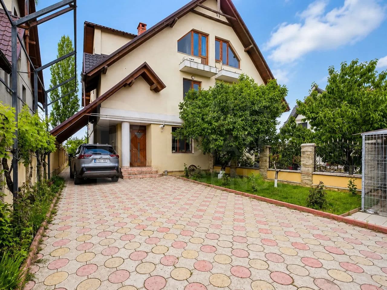 Duplex 220 m² pe teren 4 ari