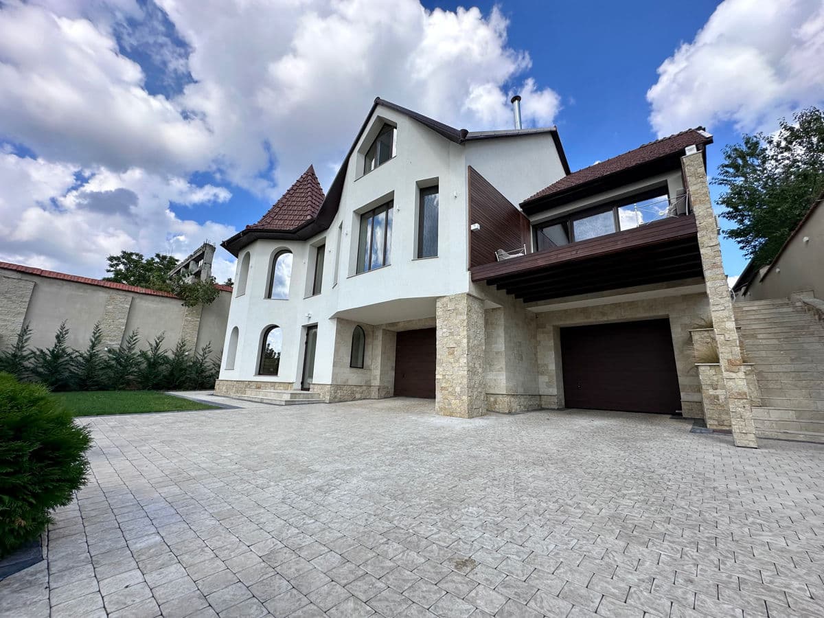 Casă 500 m² pe teren 6 ari