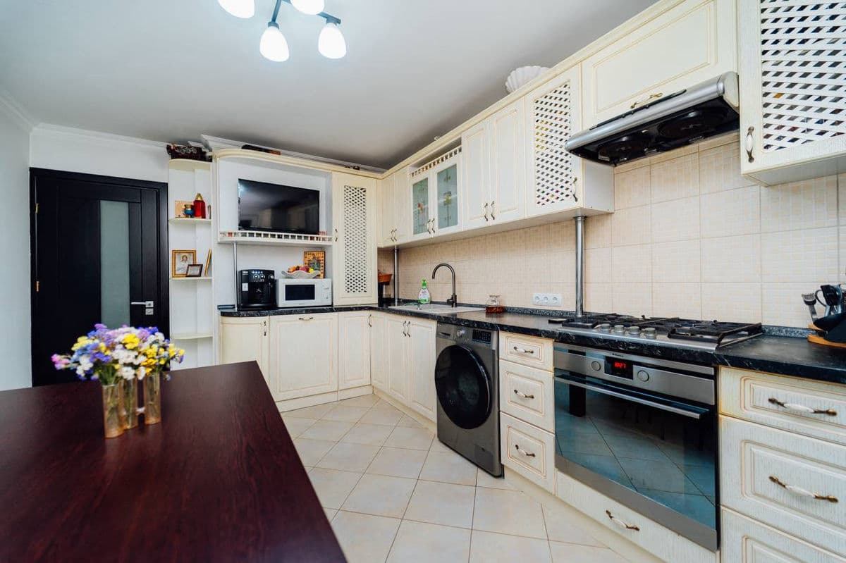 Apartament cu 3 camere, 97 m², 2 etaj