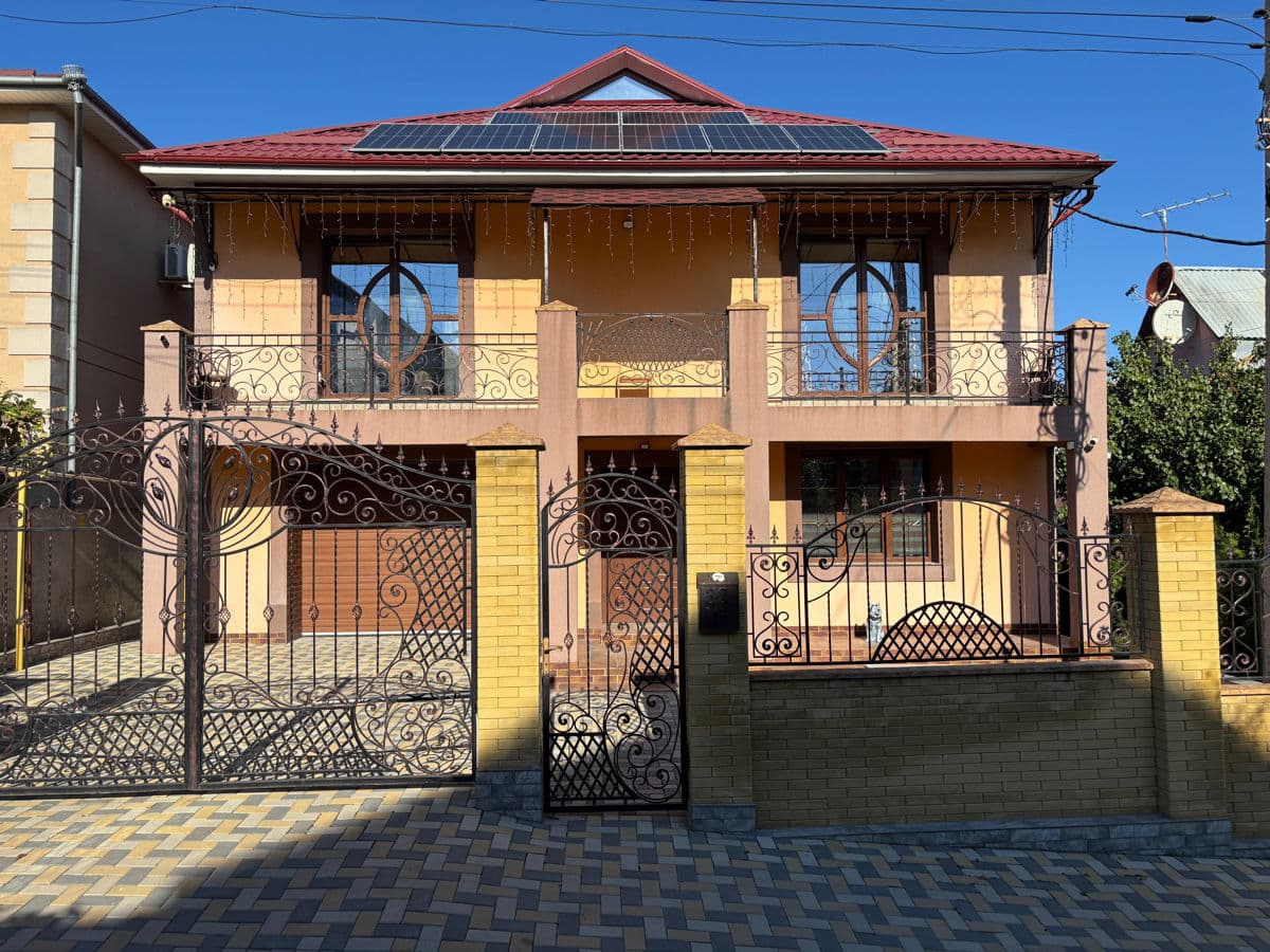 Casă 200 m² pe teren 5 ari