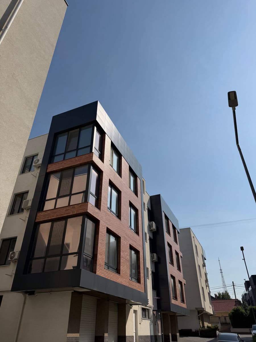 Apartament cu 3 camere, 94 m², 1 etaj