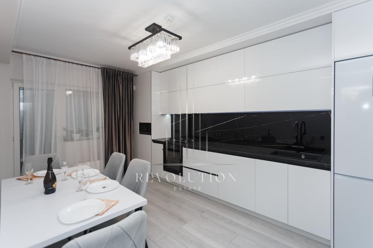Apartament cu 3 camere, 96 m², 14 etaj