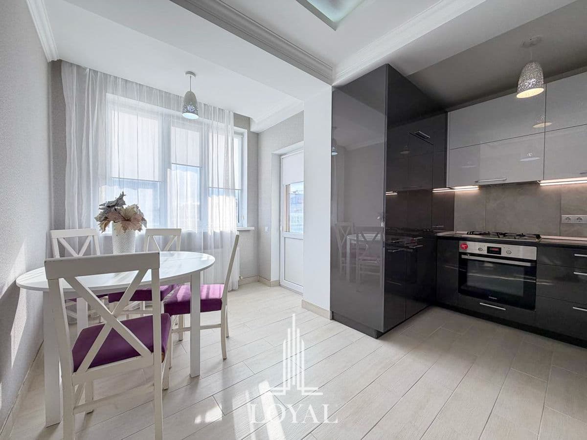 Apartament cu 3 camere, 75 m², 8 etaj