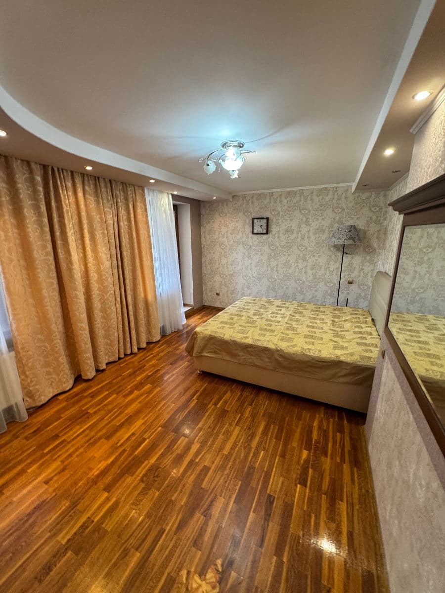 Apartament cu 4 camere, 93 m², 1 etaj