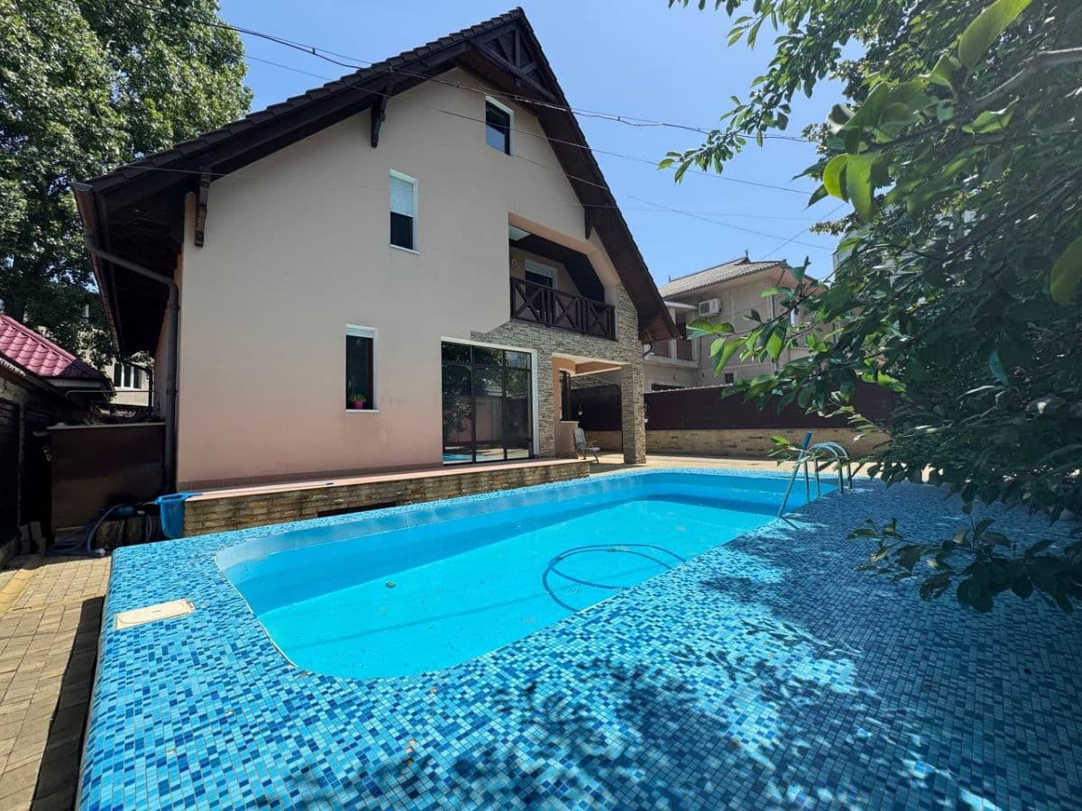 Casă 280 m²