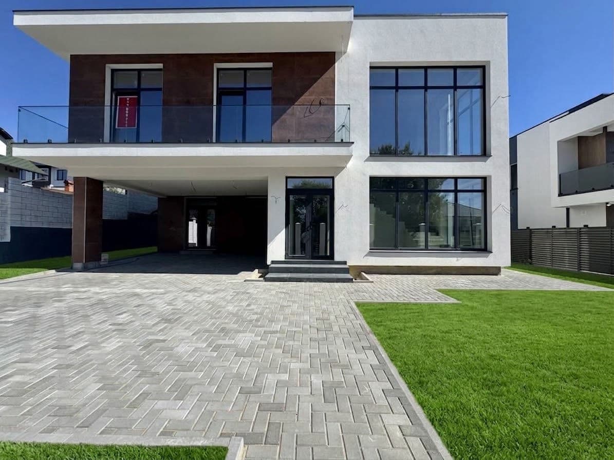 Casă 260 m²