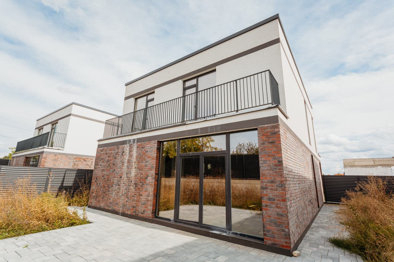 Casă 237 m² pe teren 1 ari