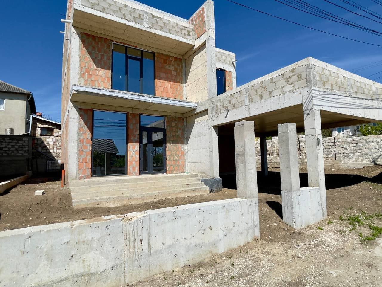 Casă 270 m² pe teren 4 ari