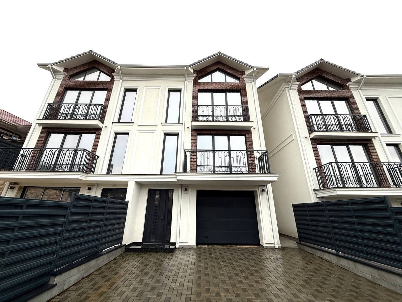 Casă spre vânzare cu 3 camere, 200 m2 în Suburbie, Durlești
