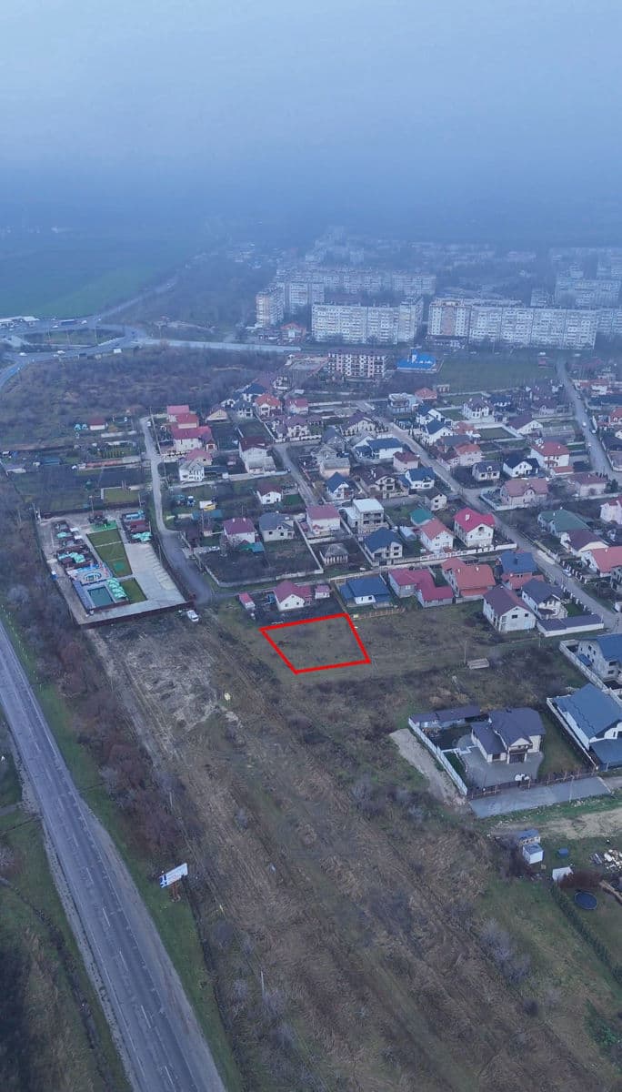 5 ari, Teren pentru construcții