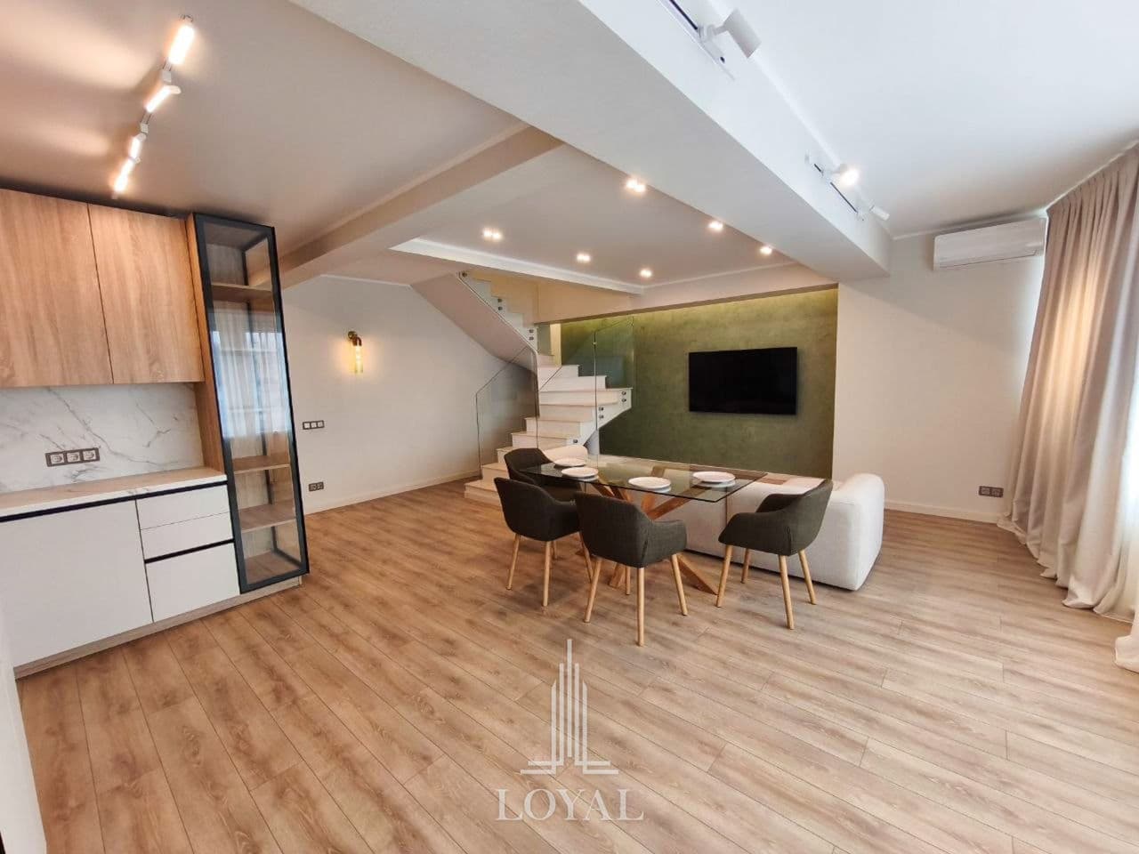 Apartament cu 4 camere, 158 m², Penthouse
