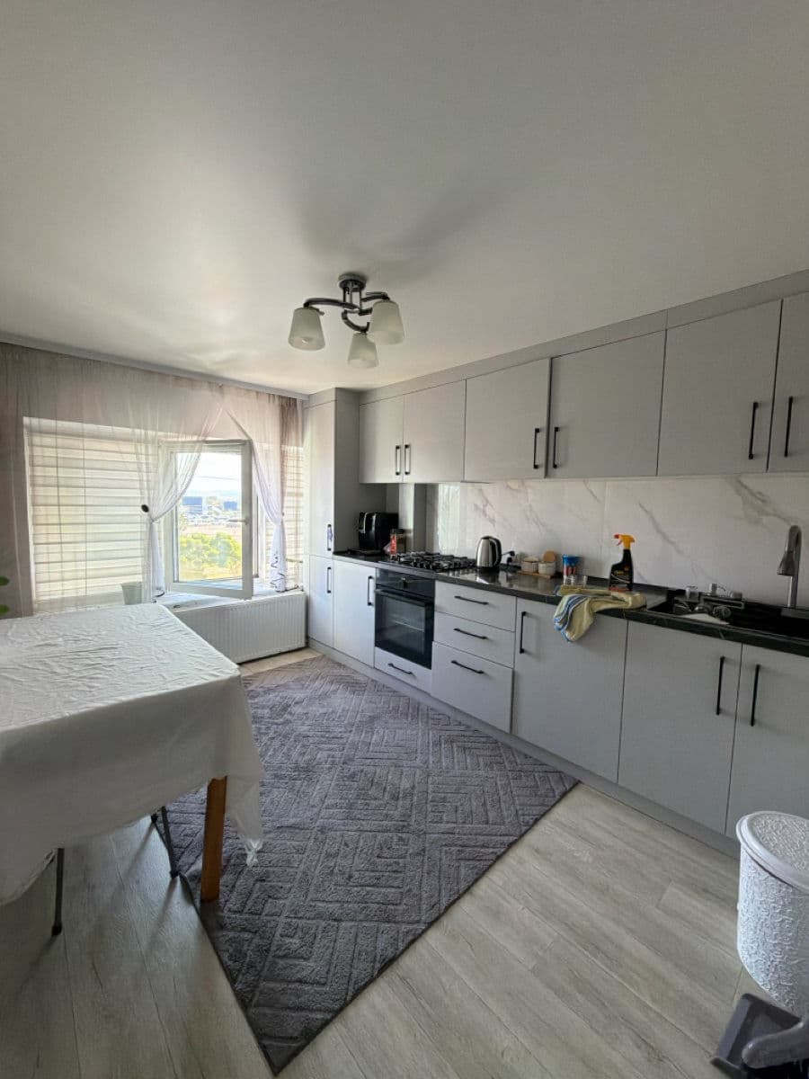Apartament cu 3 camere, 92 m², 2 etaj