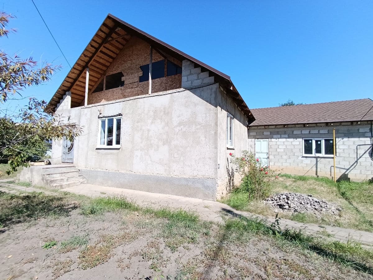 Casă 120 m² pe teren 8 ari