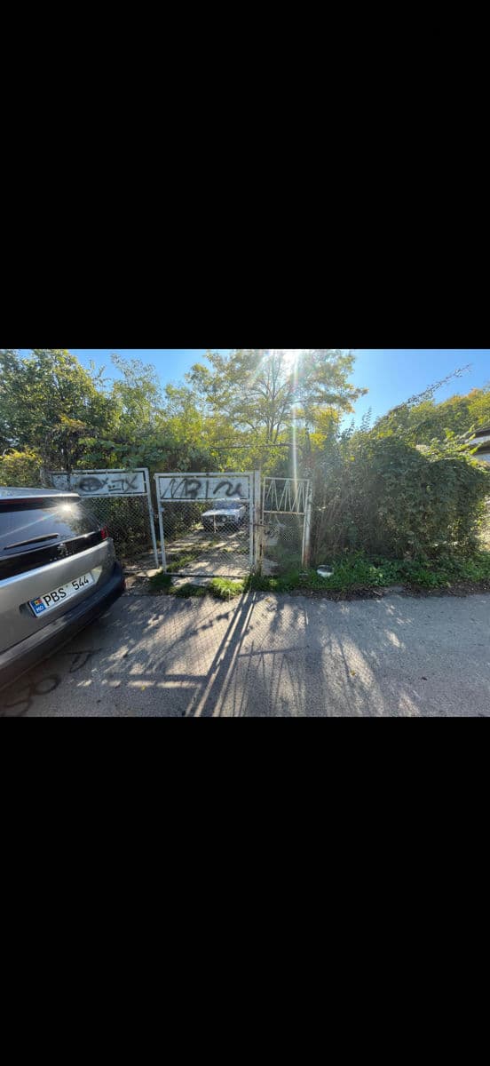 10 ari, Teren pentru construcții
