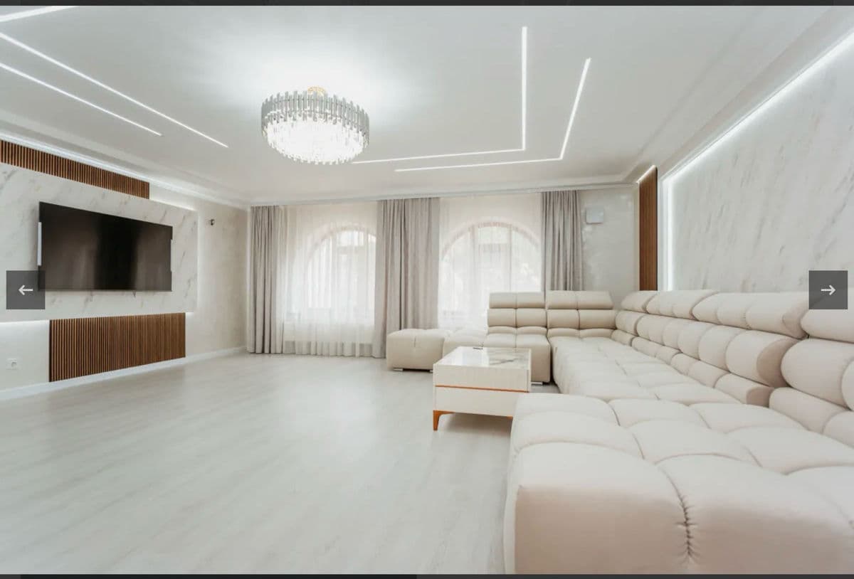 Casă 360 m² pe teren 6 ari