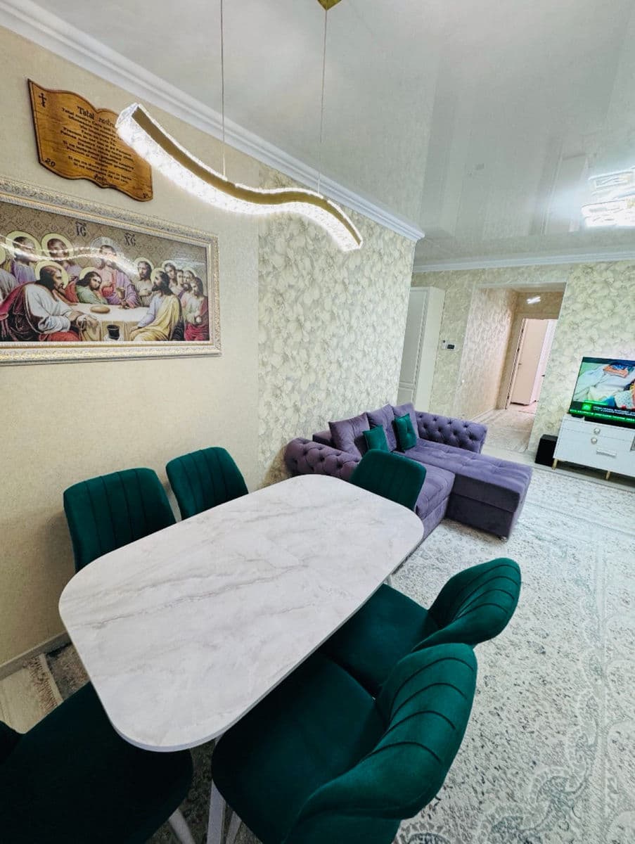 Apartament cu 3 camere, 75 m², 1 etaj
