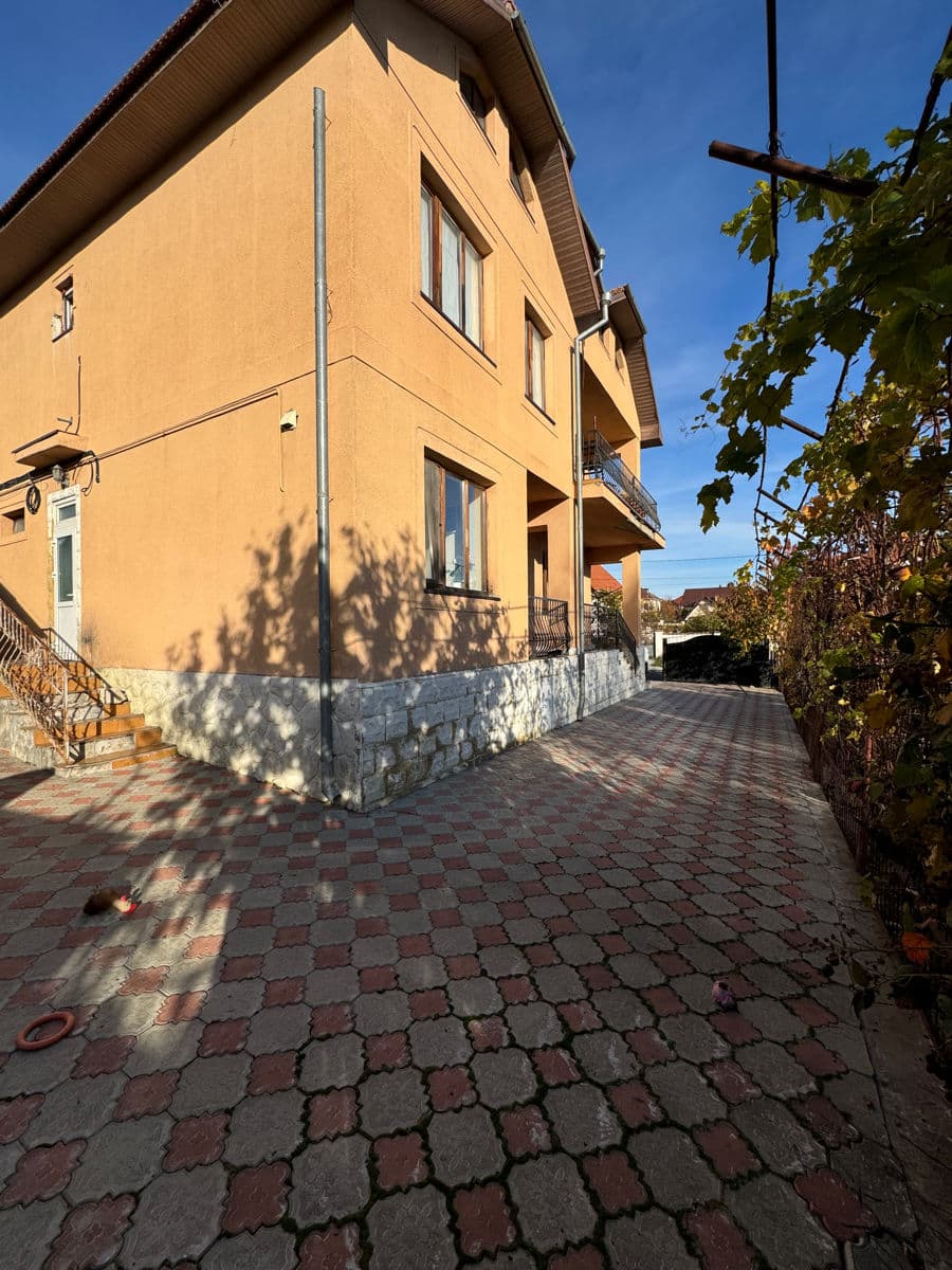 Casă 220 m² pe teren 8 ari