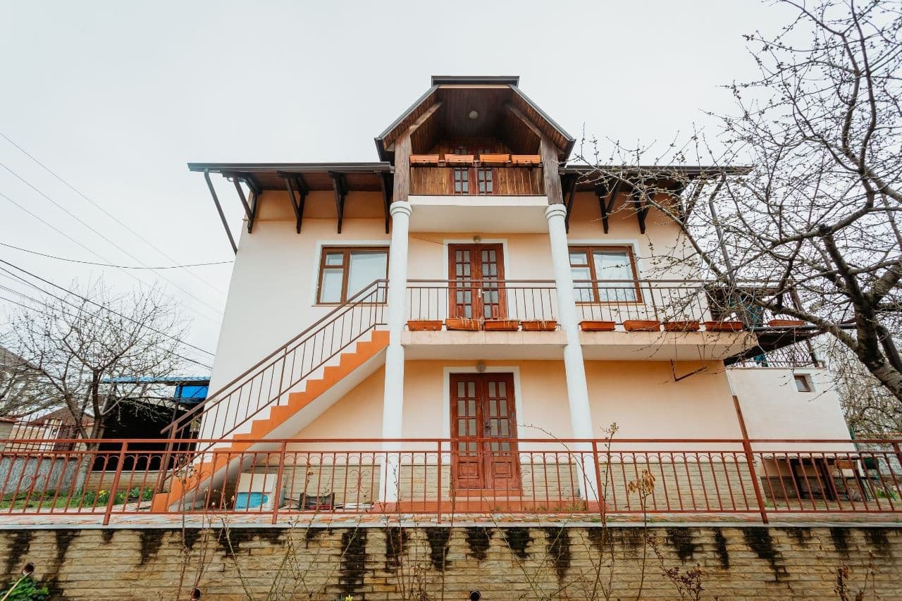 Casă 180 m² pe teren 7 ari