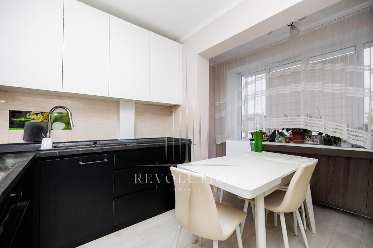 Apartament cu 3 camere, 75 m², 9 etaj
