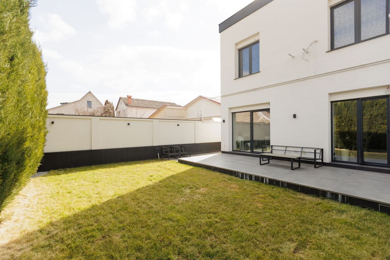 Duplex 200 m² pe teren 2 ari