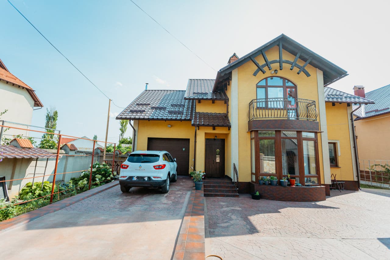 Casă 200 m² pe teren 8 ari