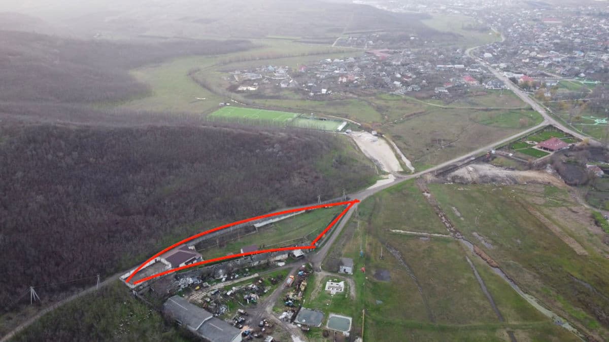 44 ari, Teren pentru construcții