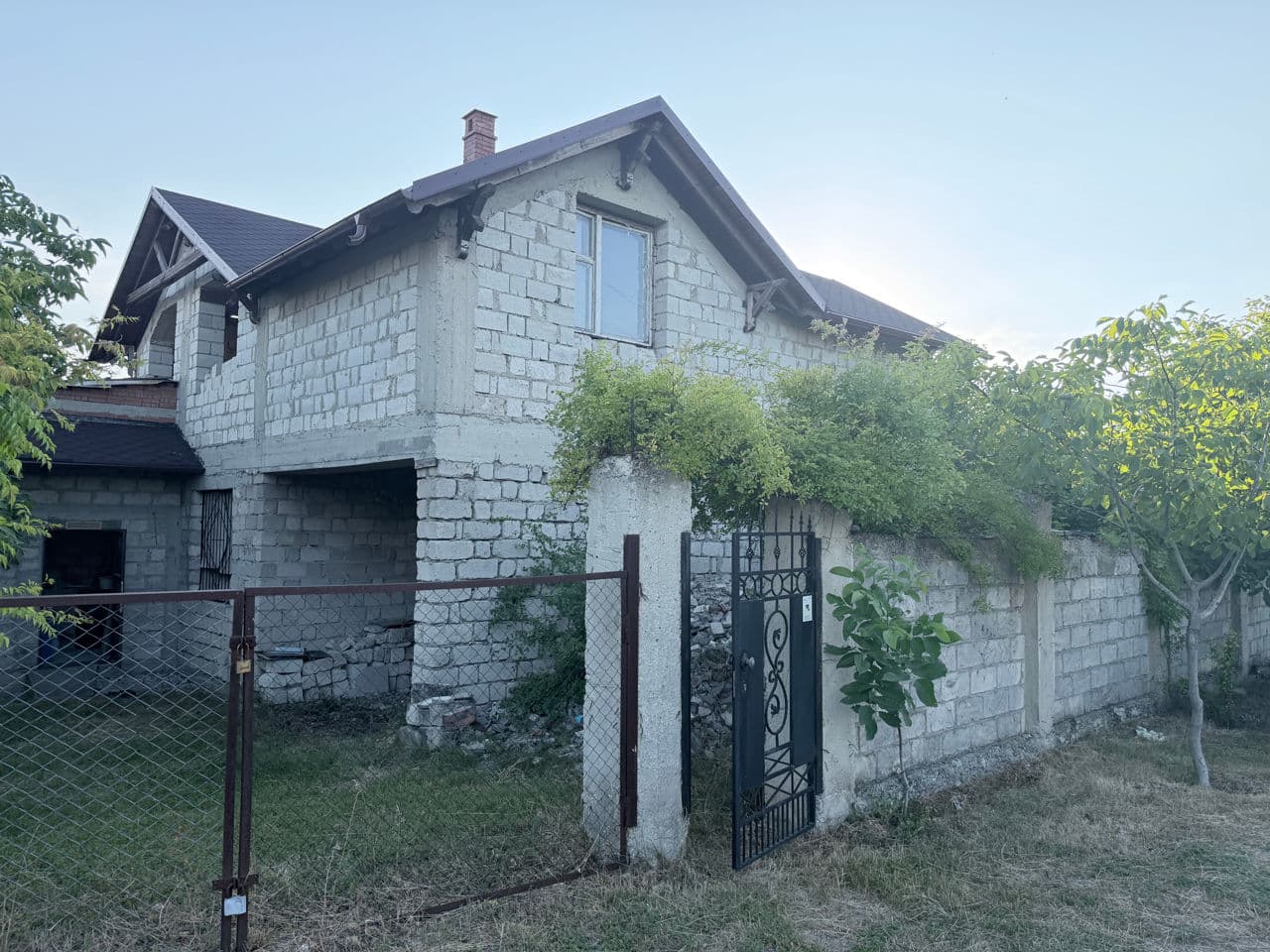Casă 200 m² pe teren 4 ari