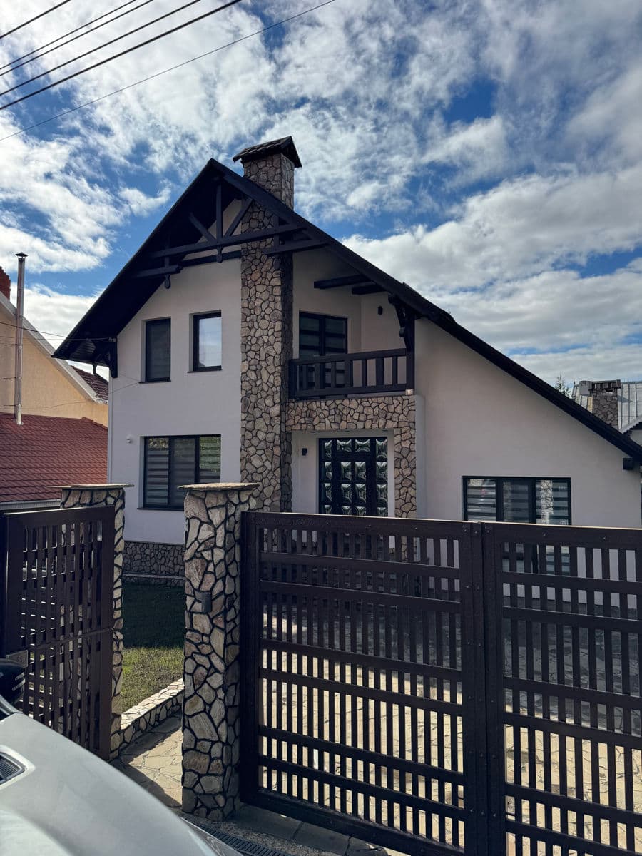 Casă 160 m² pe teren 4 ari