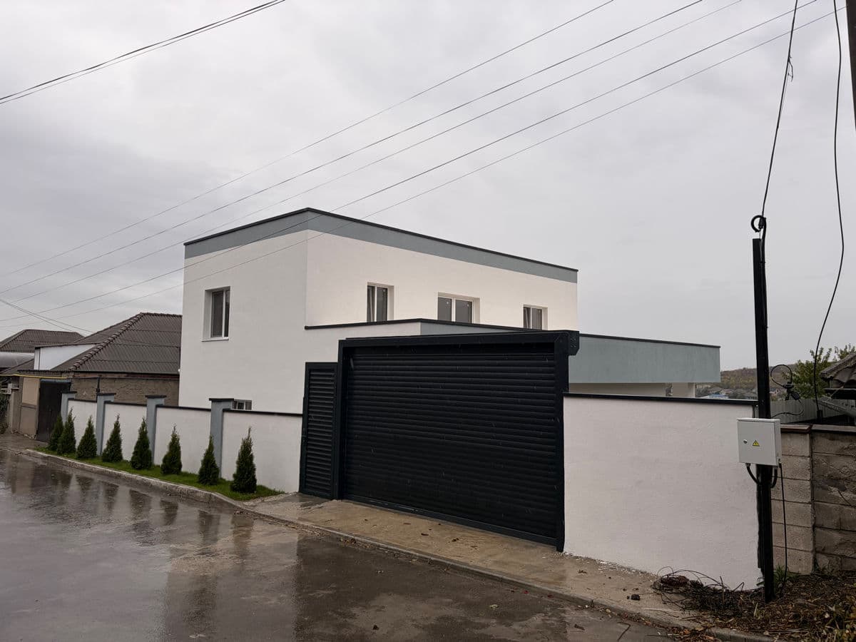 Casă 240 m² pe teren 6 ari