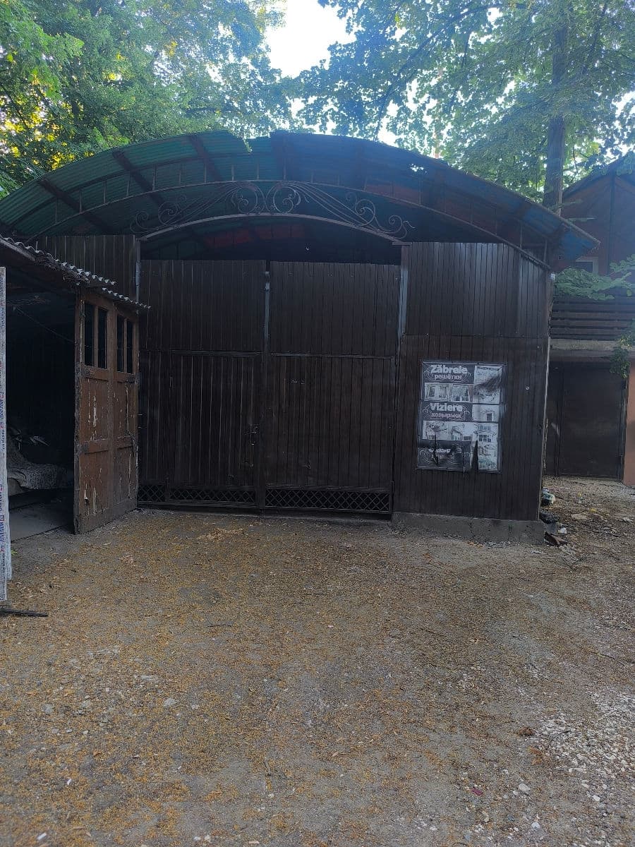 77 m², service auto
