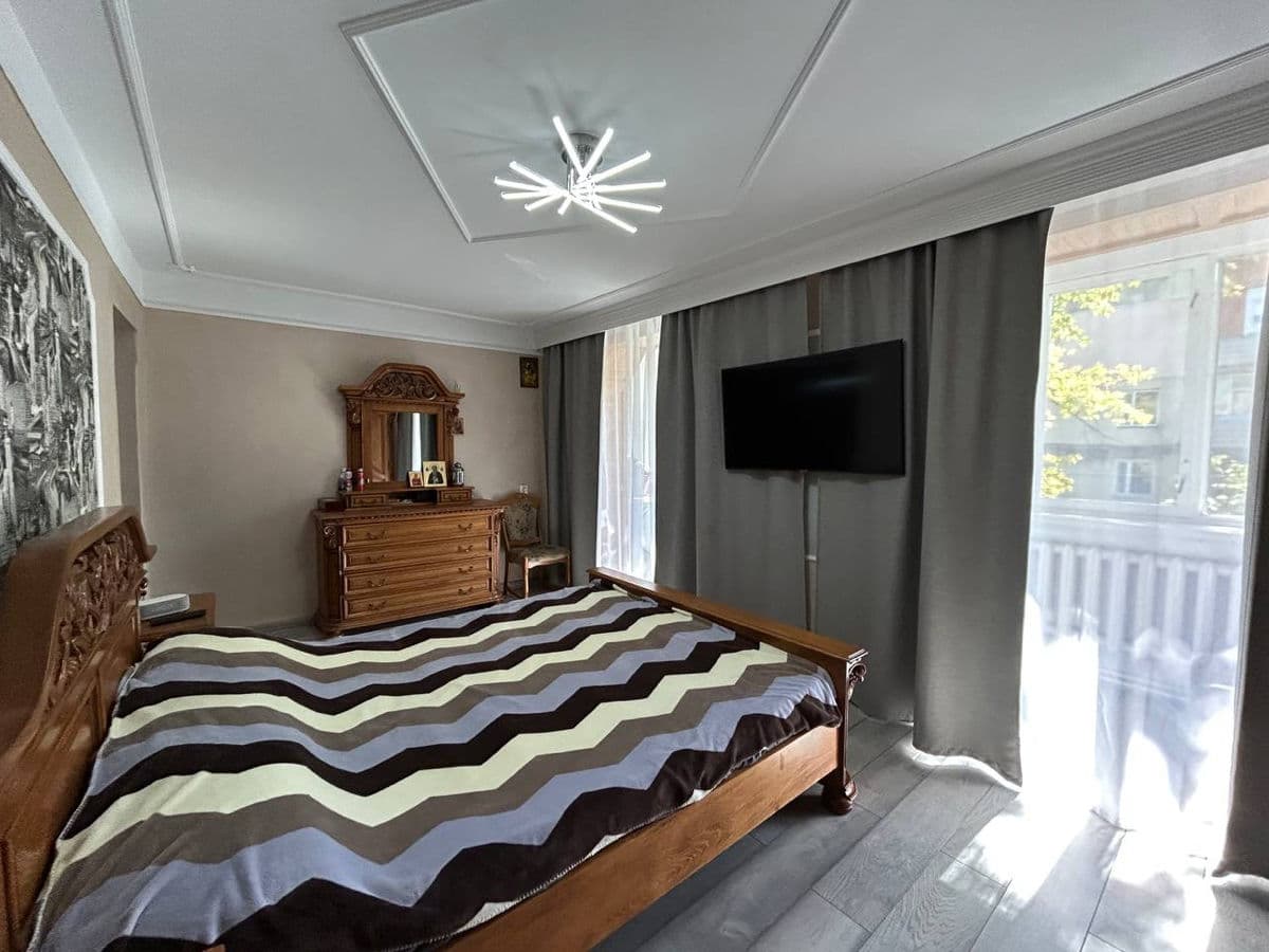 Apartament cu 5 camere sau mai multe, 160 m², 3 etaj