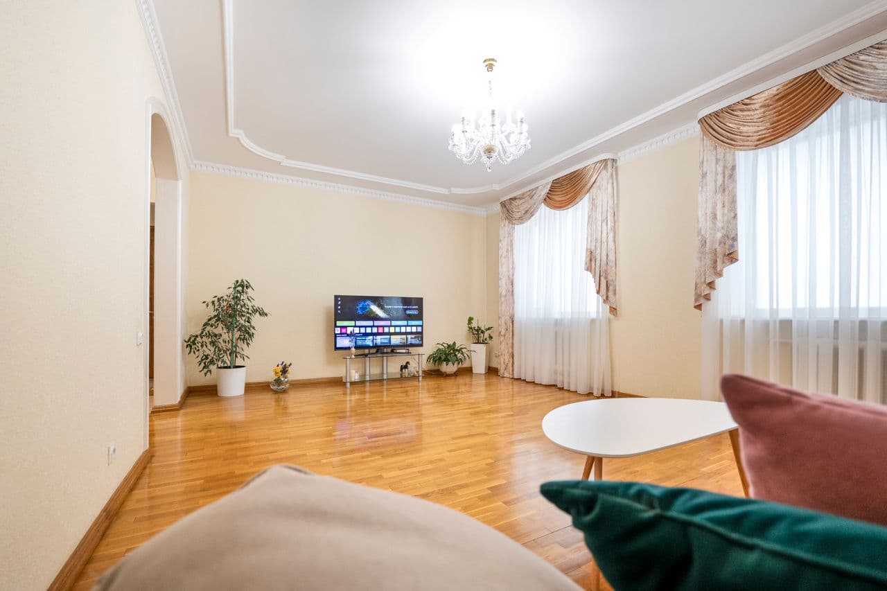 Apartament cu 3 camere, 95 m², 4 etaj