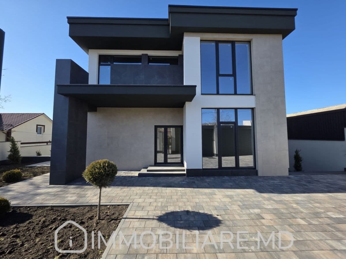 Casă 200 m² pe teren 4 ari