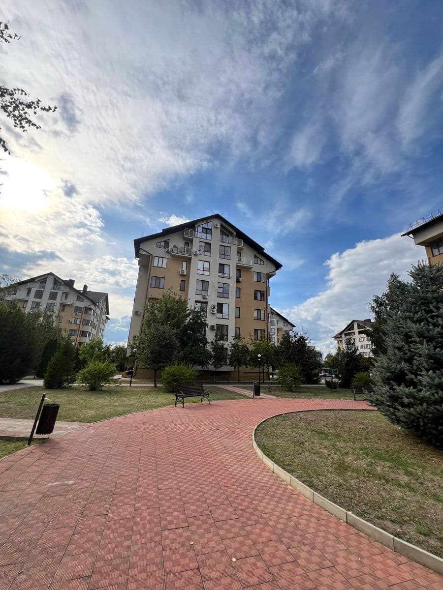 Apartament cu 3 camere, 140 m², 4 etaj