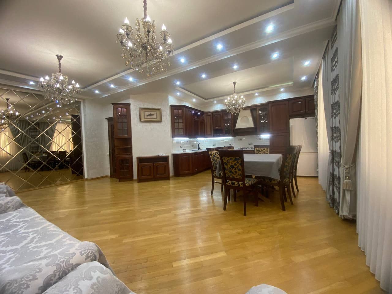 Apartament cu 3 camere, 121 m², 9 etaj