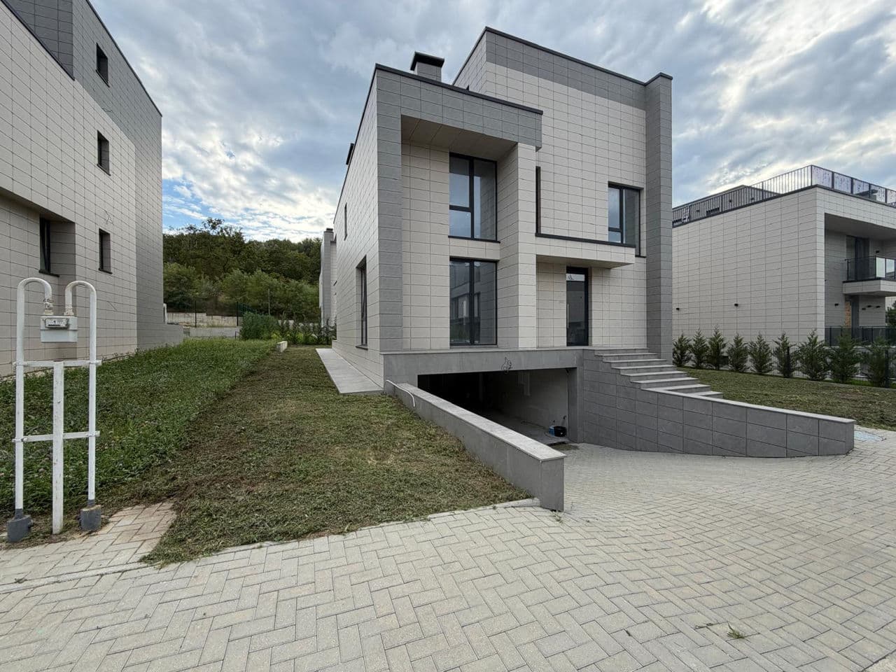 Casă 360 m² pe teren 5 ari