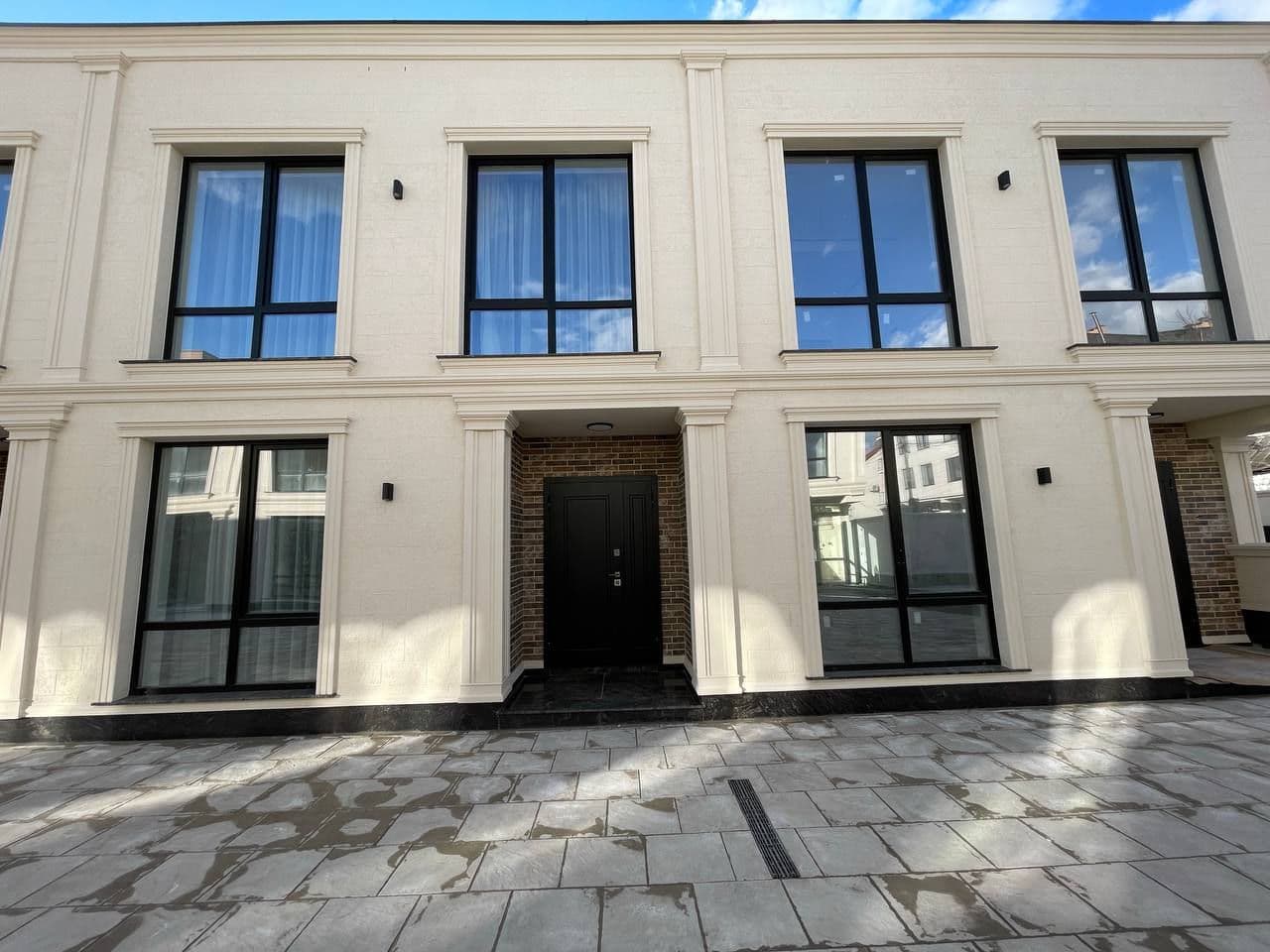 Casă 200 m² pe teren 1 ari