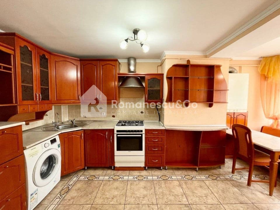 Apartament cu 3 camere, 88 m², 5 etaj