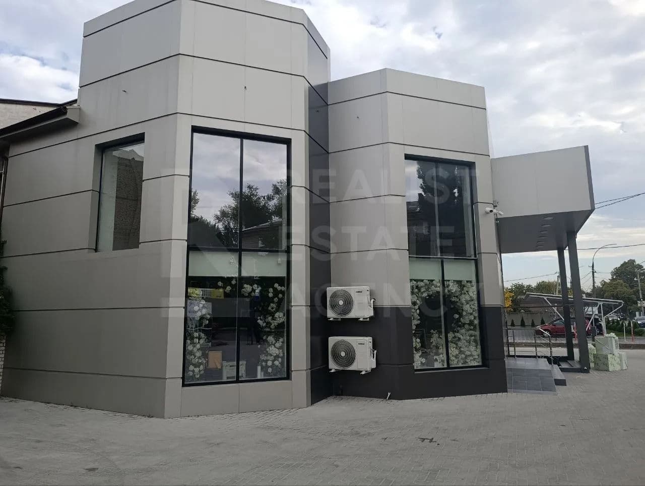 136 m², spațiu comercial