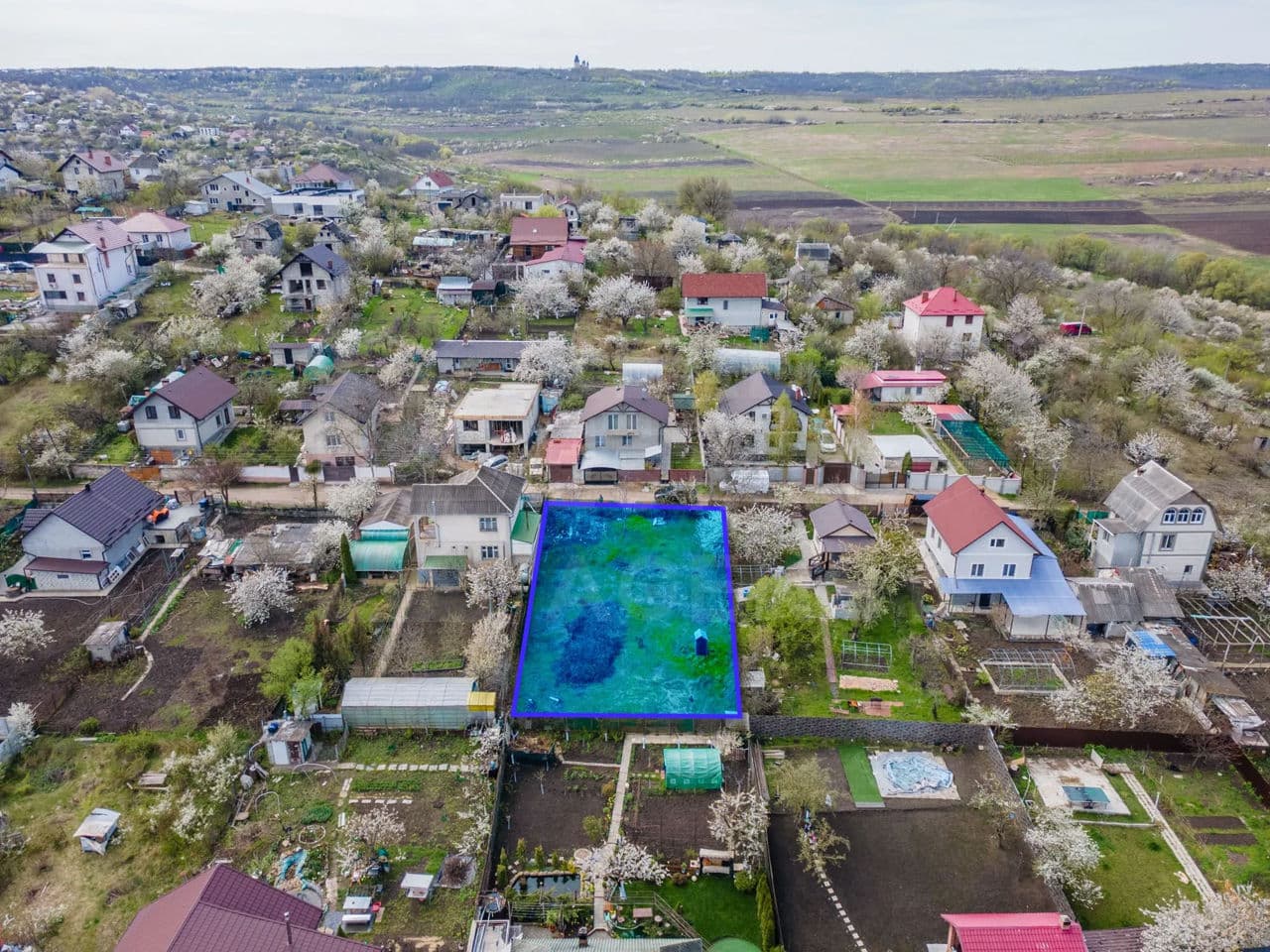 6 ari, Teren pentru construcții